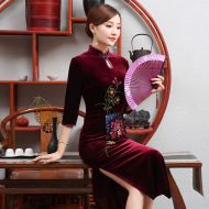 Pretty Floral Drawing Velvet Cheongsam Qipao - Claret